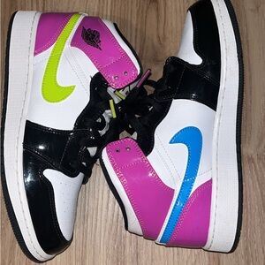 JORDAN 1 HIGH TOP SNEAKER 6.5Y=8 WOMEN